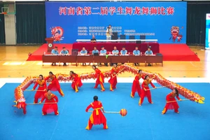  学生运动员如何通过观看表演赛提升比赛经验：策略与实践